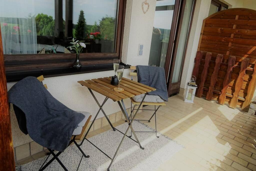 Modernes Apartment Mit Traumhaftem Blick Ins Gruene Bräunlingen Exteriör bild